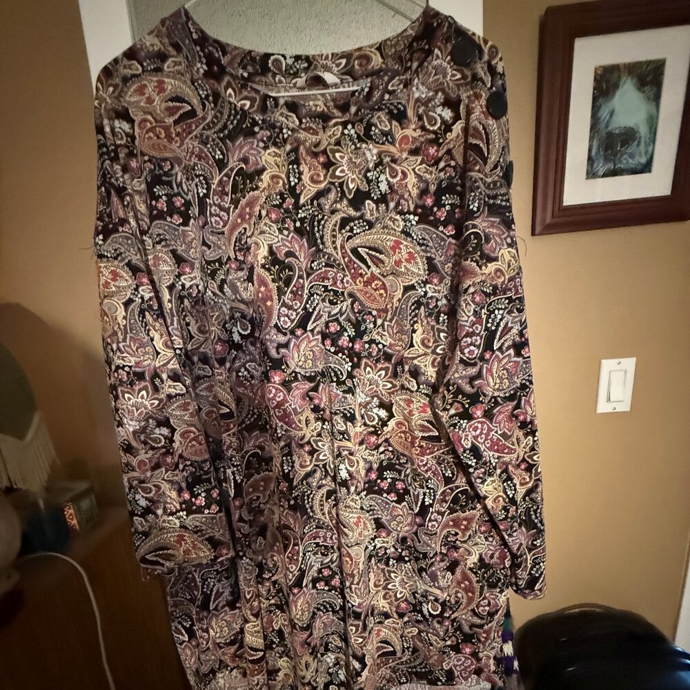 Pennington's Women's XL Paisley Top